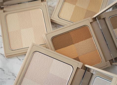 Nude Finish Illuminating Powder 